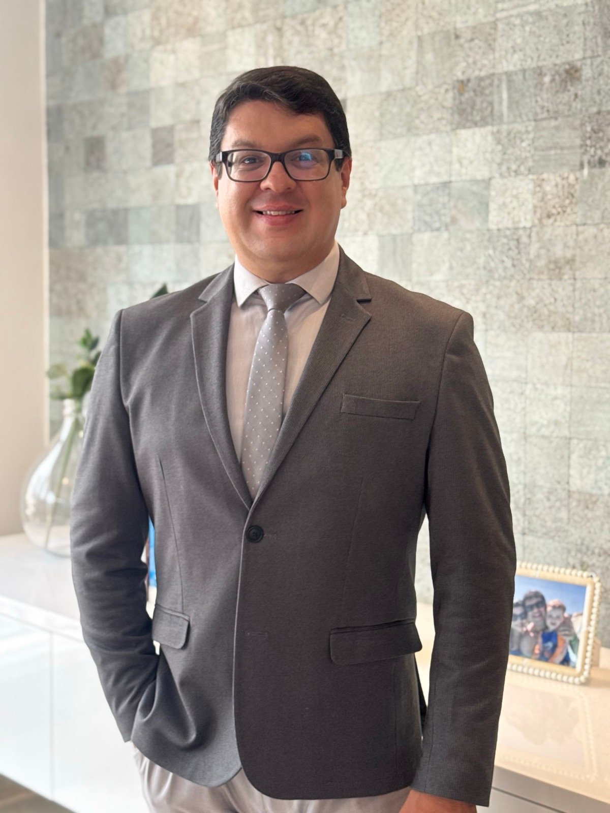 Dr. William Andrade